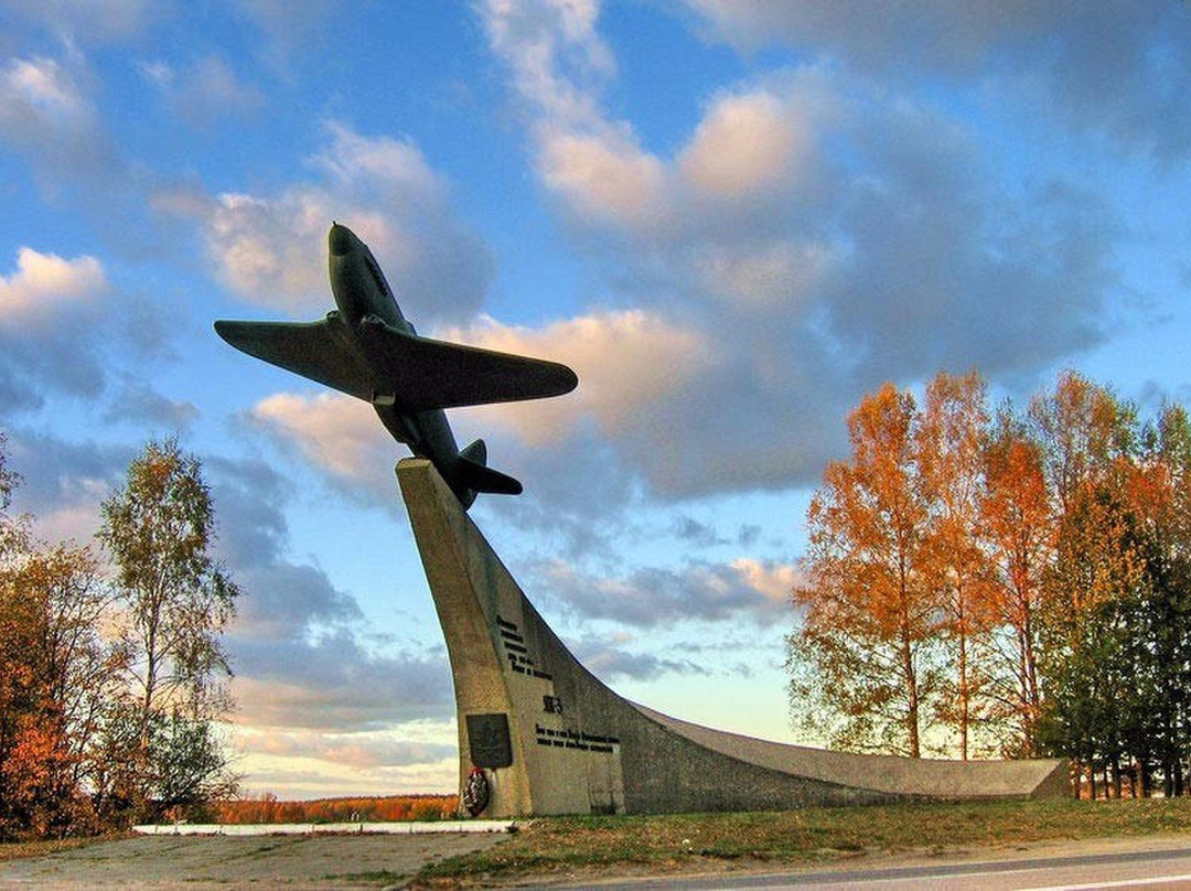 Airplane-Monument Yak-3景点图片