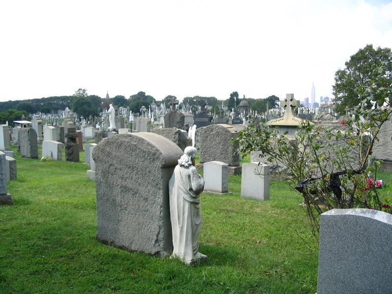 First Calvary Cemetery景点图片