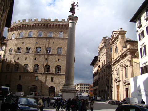 Piazza Santa Trinita