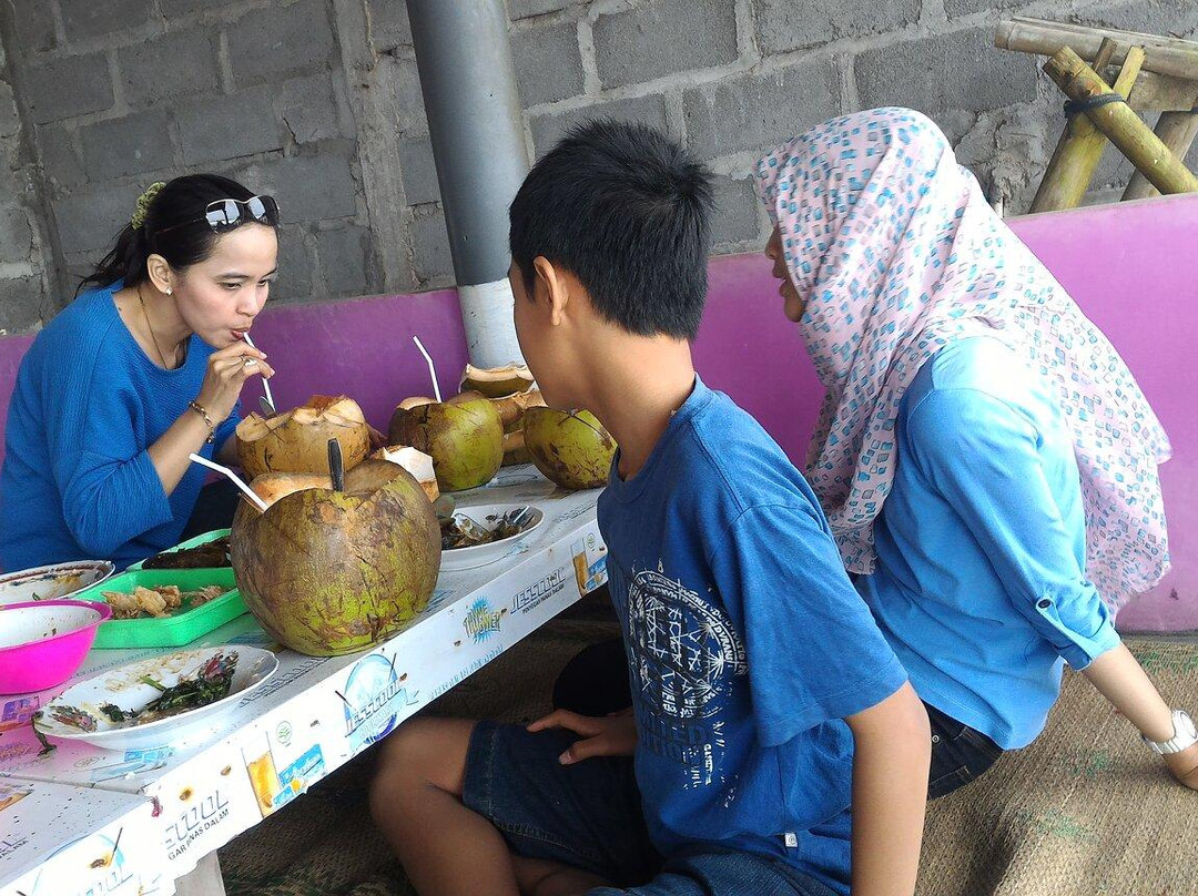 Depok Beach景点图片