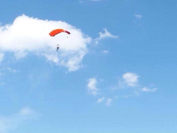 Adrenaline Parachutisme景点图片