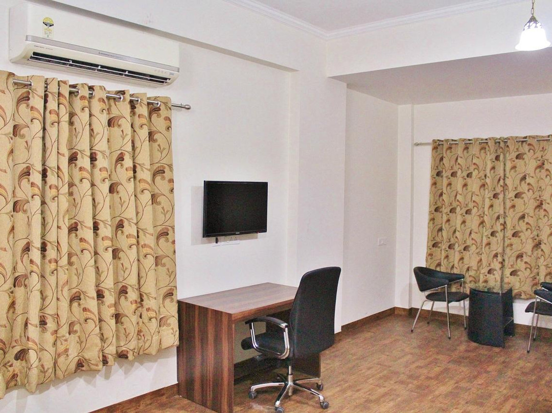 Adhunik Hotel Behror主图