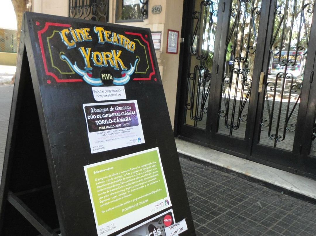 Cine Teatro York-Olivos必去景点