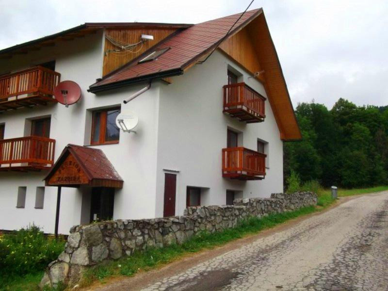 Oravska Lesna酒店住宿-Penzion u Kovbojky