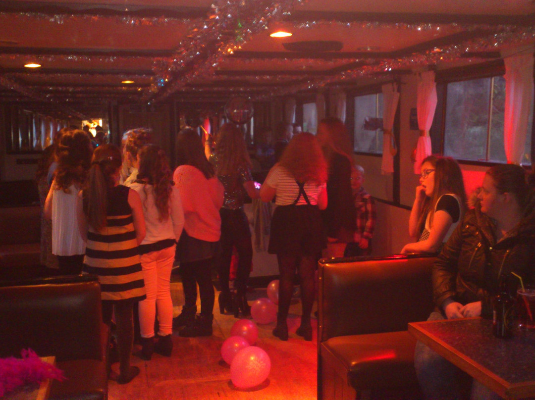 Boatel Party Cruises-乔利必去景点