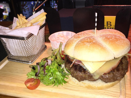 Monty's Bar-丹弗姆林必去景点