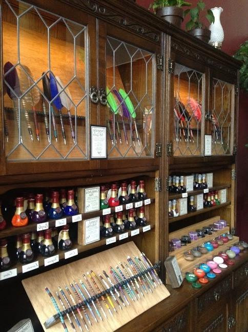 Visker & Scrivener's - Quills, Books & Oddities-盖维斯顿必去景点