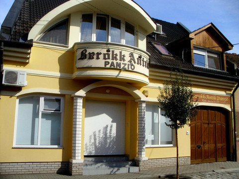 Nagykoros酒店住宿-Barokk Antik Panzio