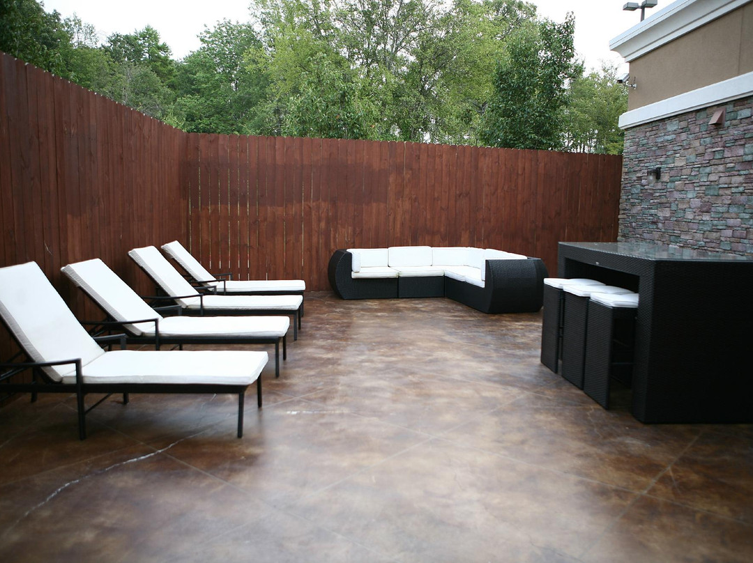 芒特普莱森特汉普顿套房酒店主图