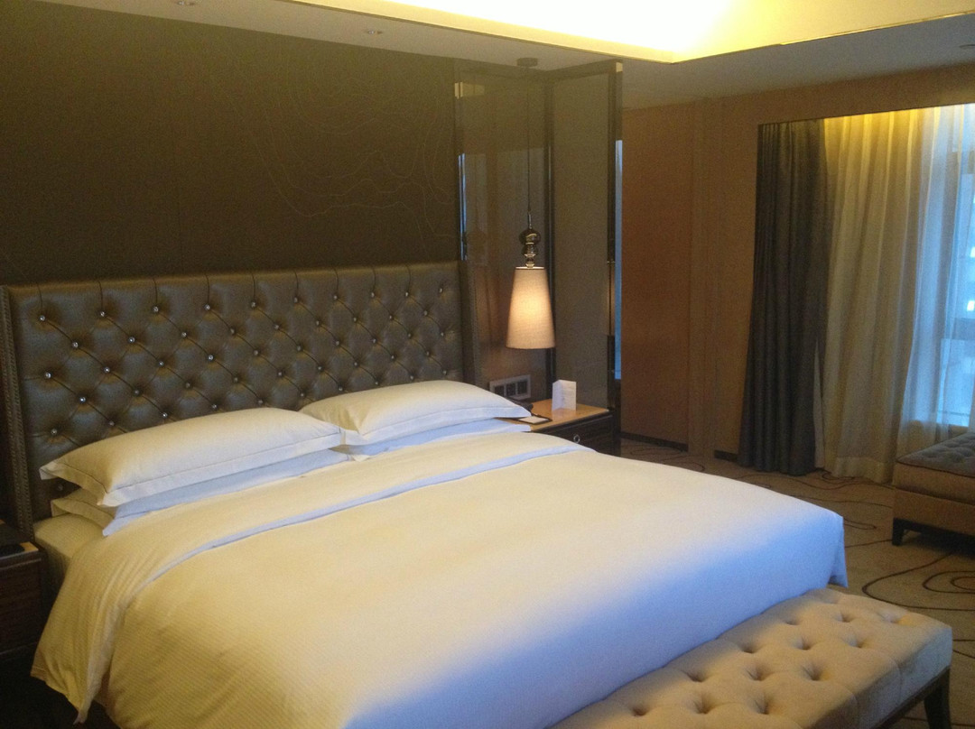 中山利和希尔顿酒店主图