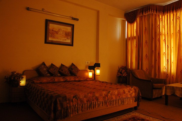 Premjee's Hotel Pinegrove-浴室