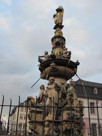 Petrusbrunnen-特里尔必去景点