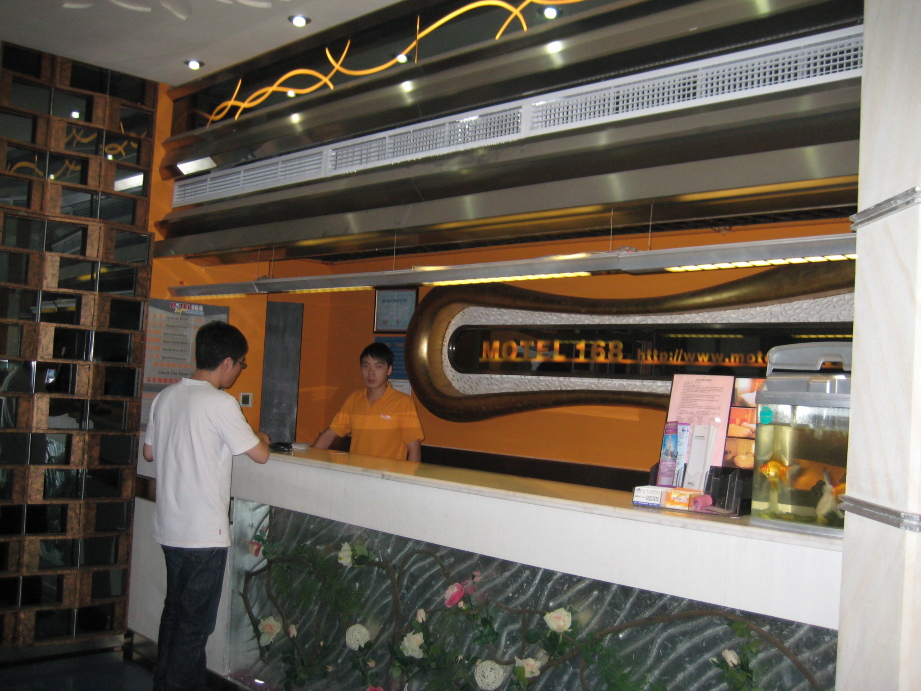 莫泰酒店(上海昌平路地铁站店)-客卧