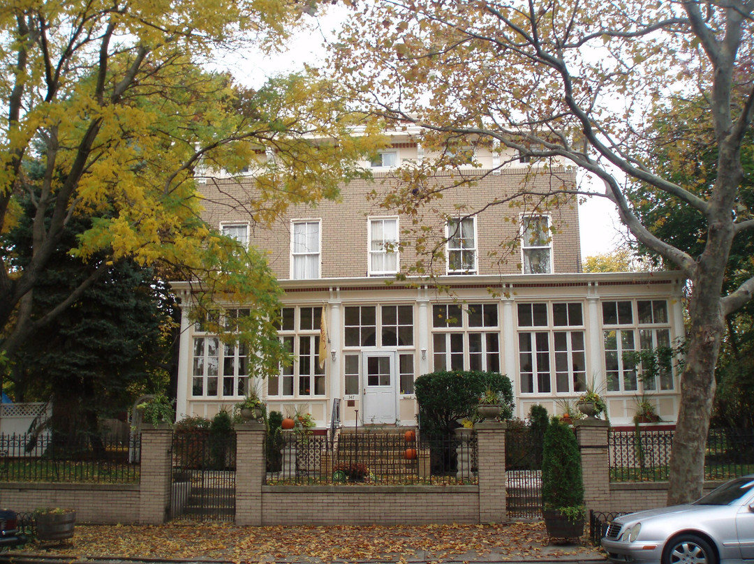 Akwaaba Mansion Bed & Breakfast