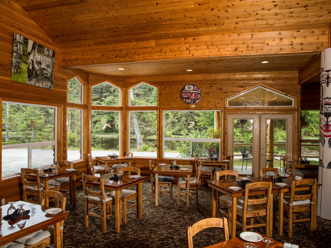 Graham Island餐馆和美食-Haida House at Tllaal Dining Room