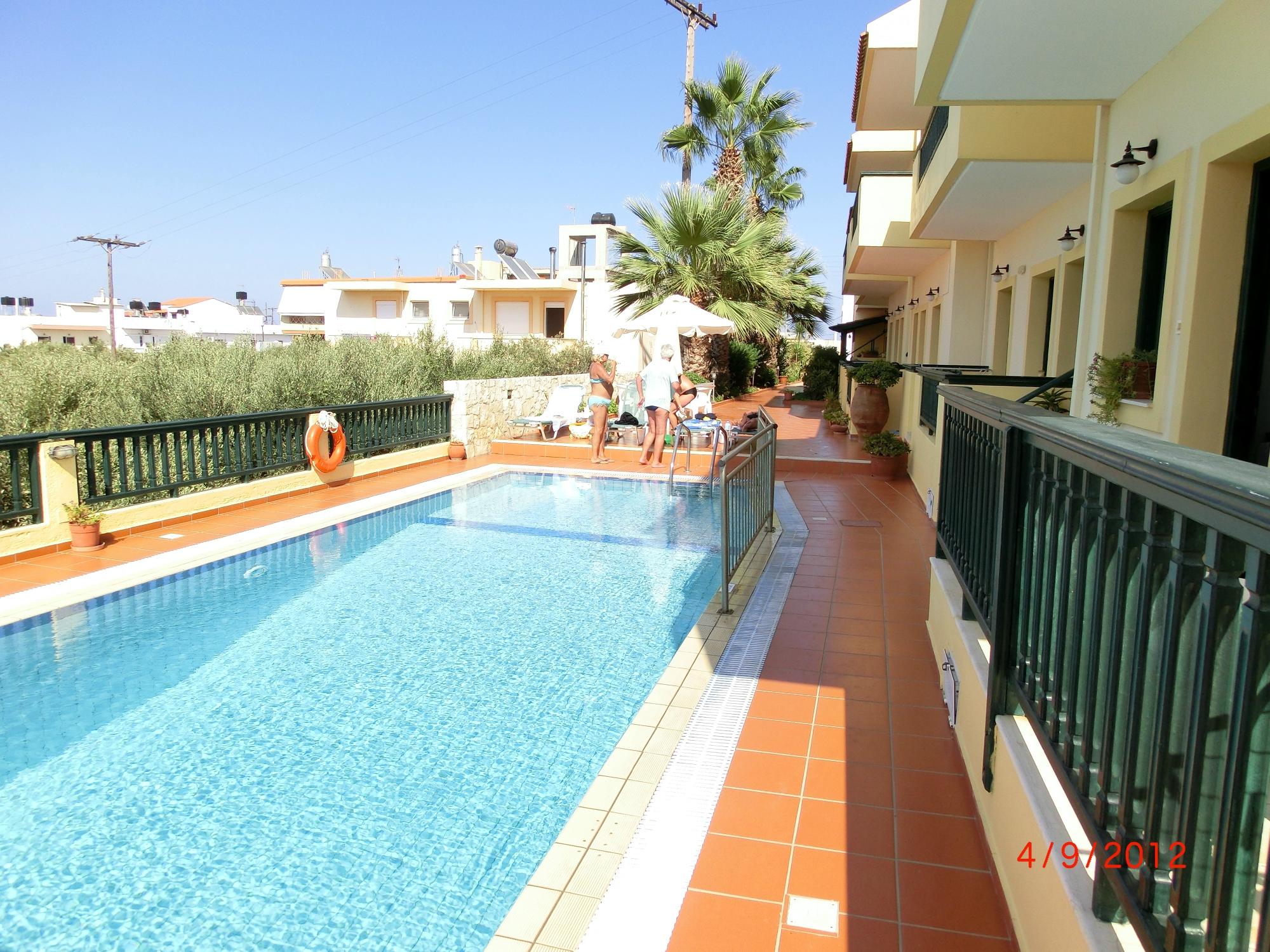 Aspri Petra Hotel Apartments-泳池