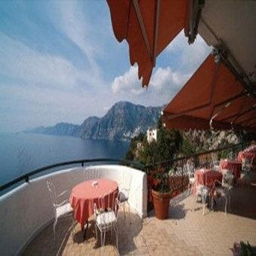 特里托尼大酒店