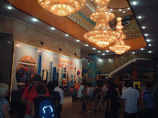 云峰杂技景点图片