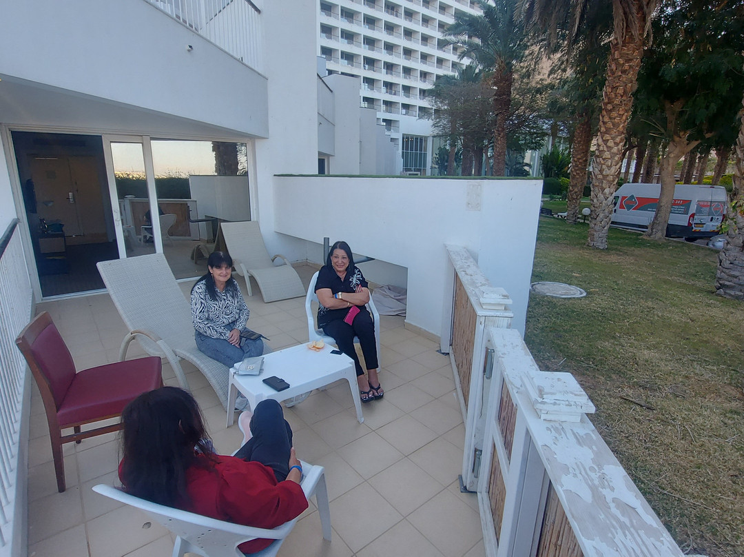 死海艾美酒店主图