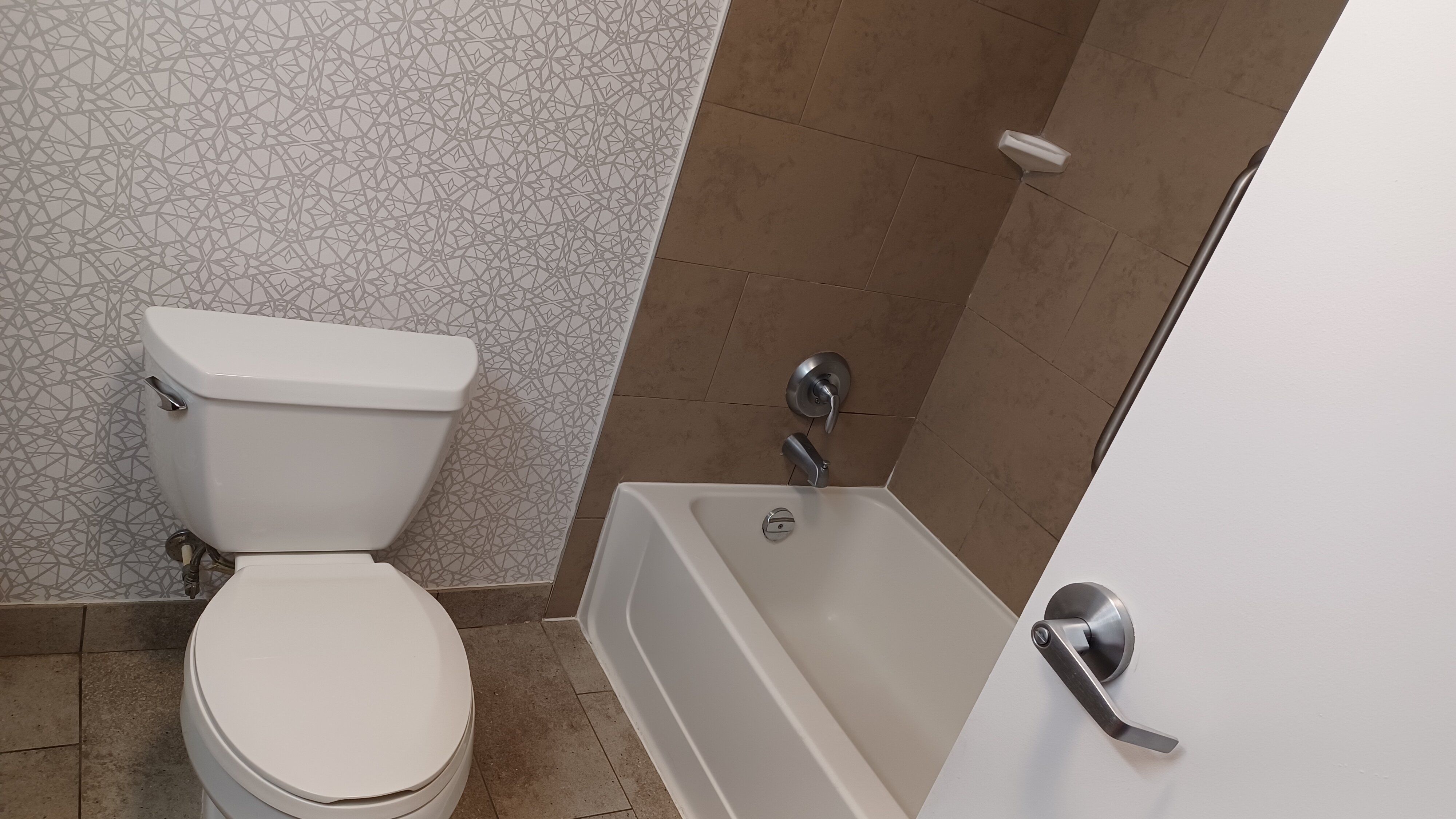 Hampton Inn & Suites by Hilton Brantford Conference Centre ON-浴室
