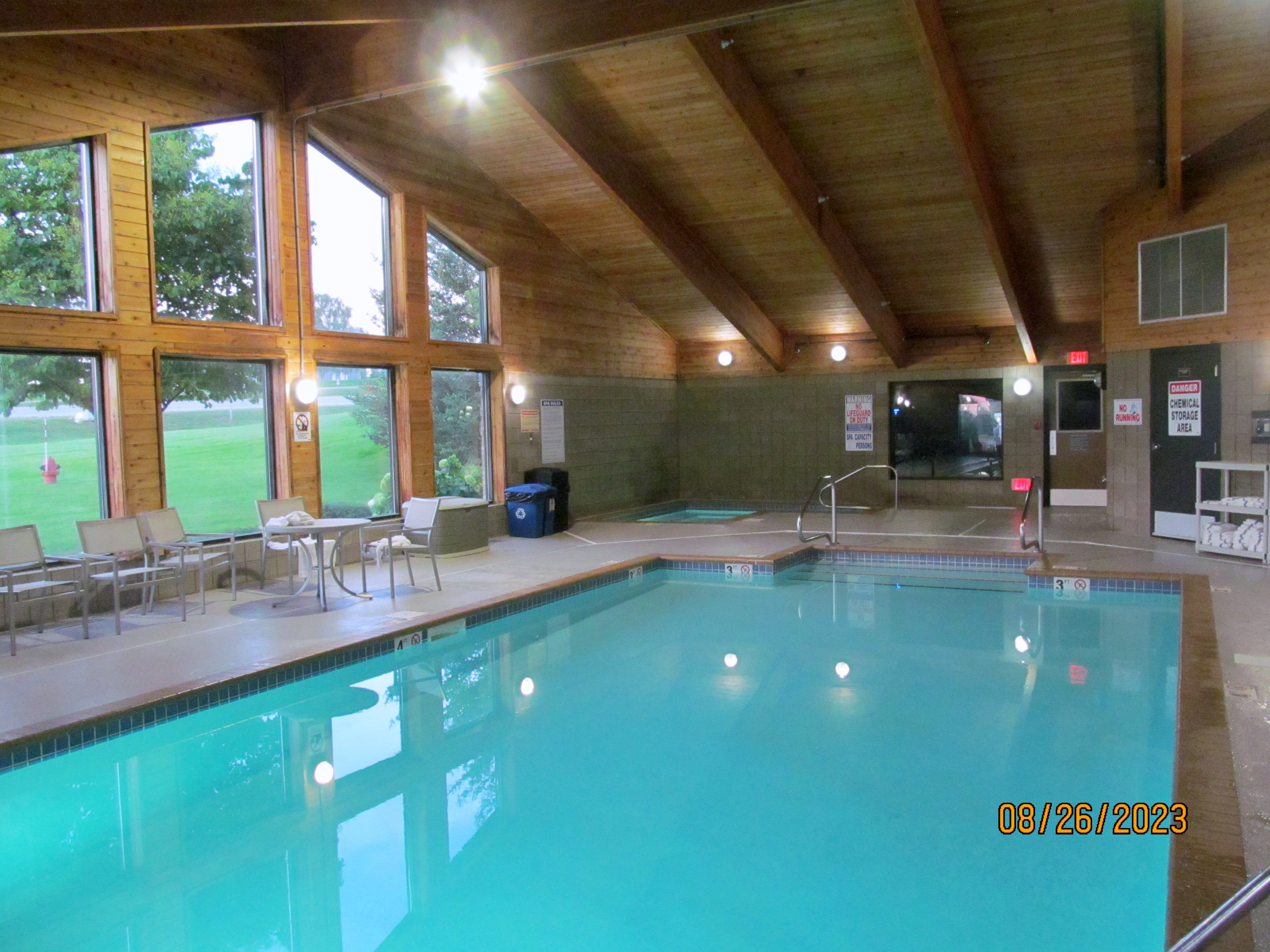 AmericInn by Wyndham Fergus Falls-泳池