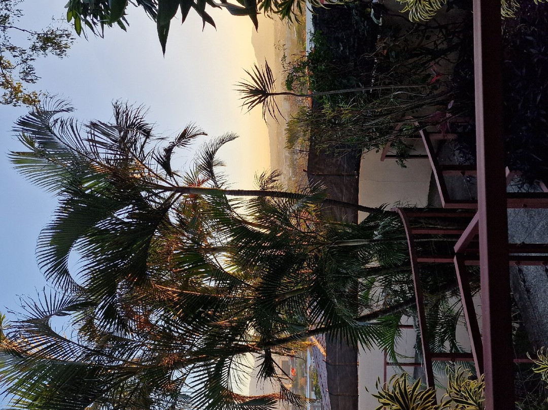 Out of Bounds Hotel主图