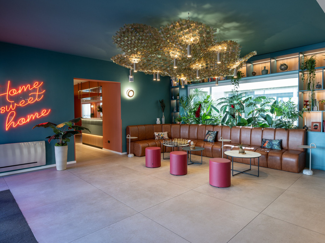 尹朋里亚酒店主图