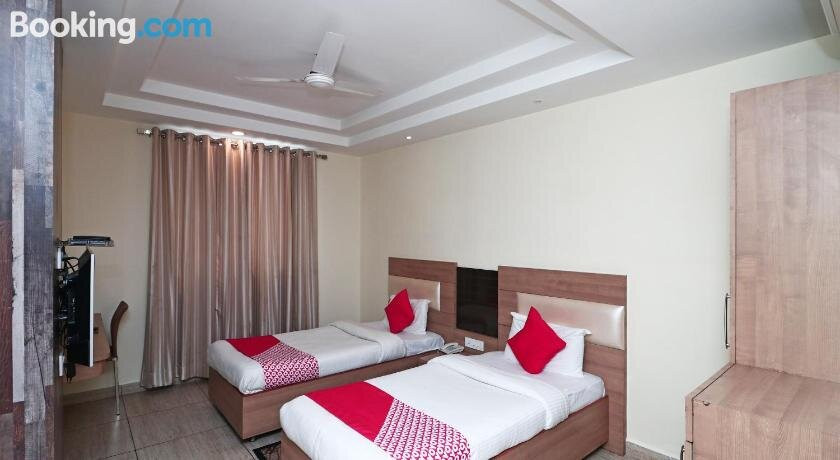 OYO Rooms Meera Marg Haldwani主图