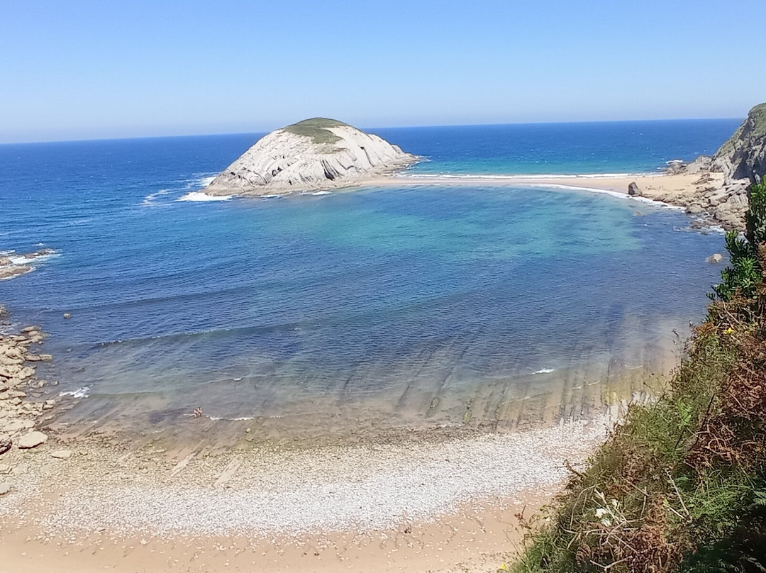 Playa de Covachos景点图片