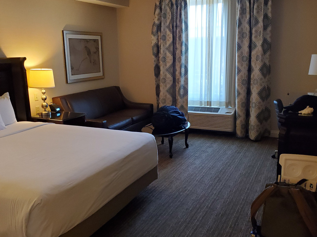 杭亭顿海滩喷泉谷艾雅酒店主图