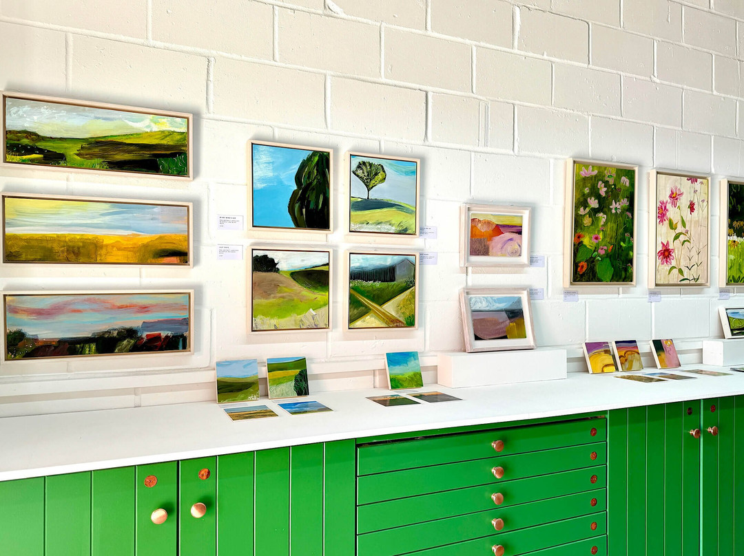 Emerald Frames and Gallery景点图片