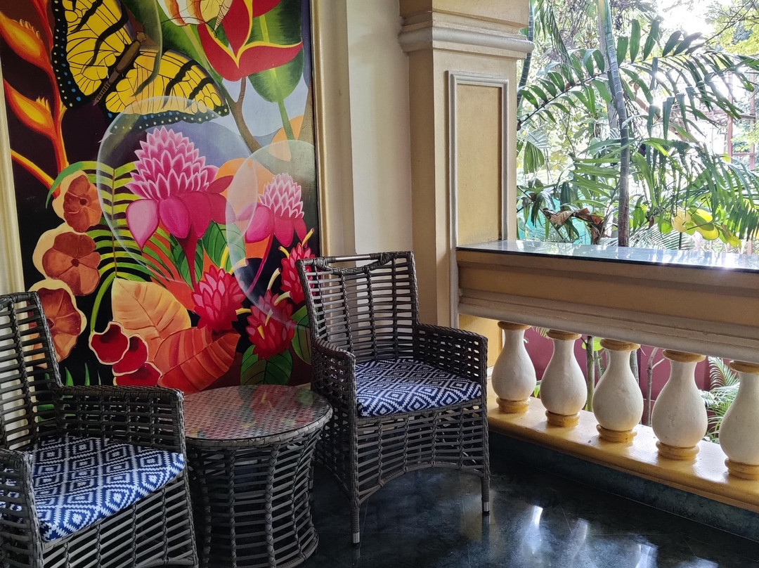 梅菲尔礁湖酒店主图