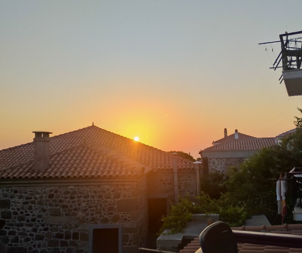 The Shoolmistress With The Golden Eyes主图