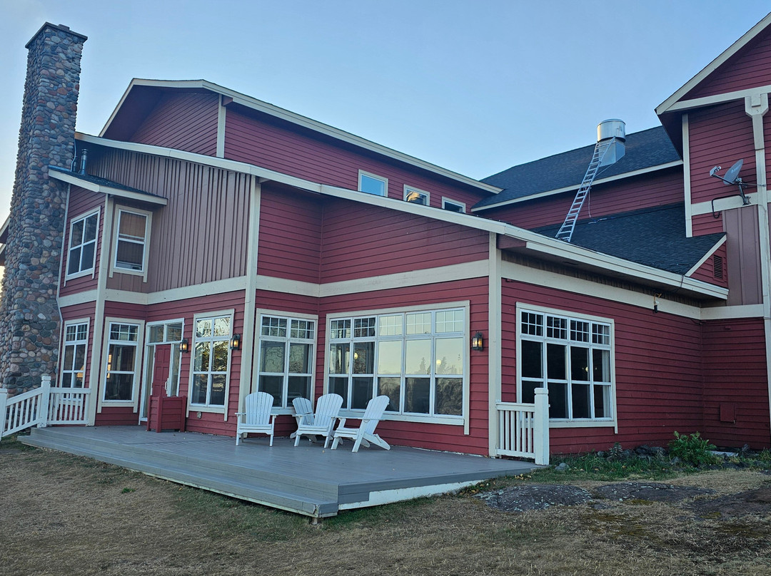 Cove Point Lodge主图