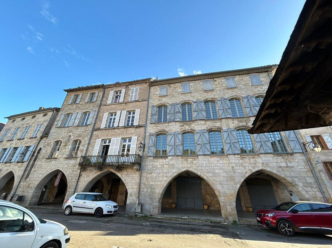 Place Des Halles-Caylus必去景点
