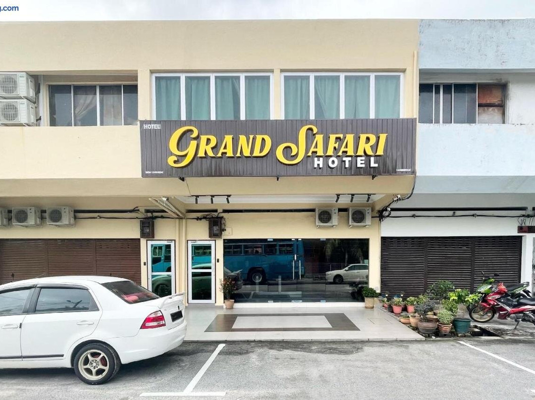 OYO 90369 Safari Hotel Lumut