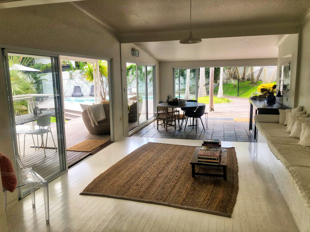 拜伦泉酒店主图