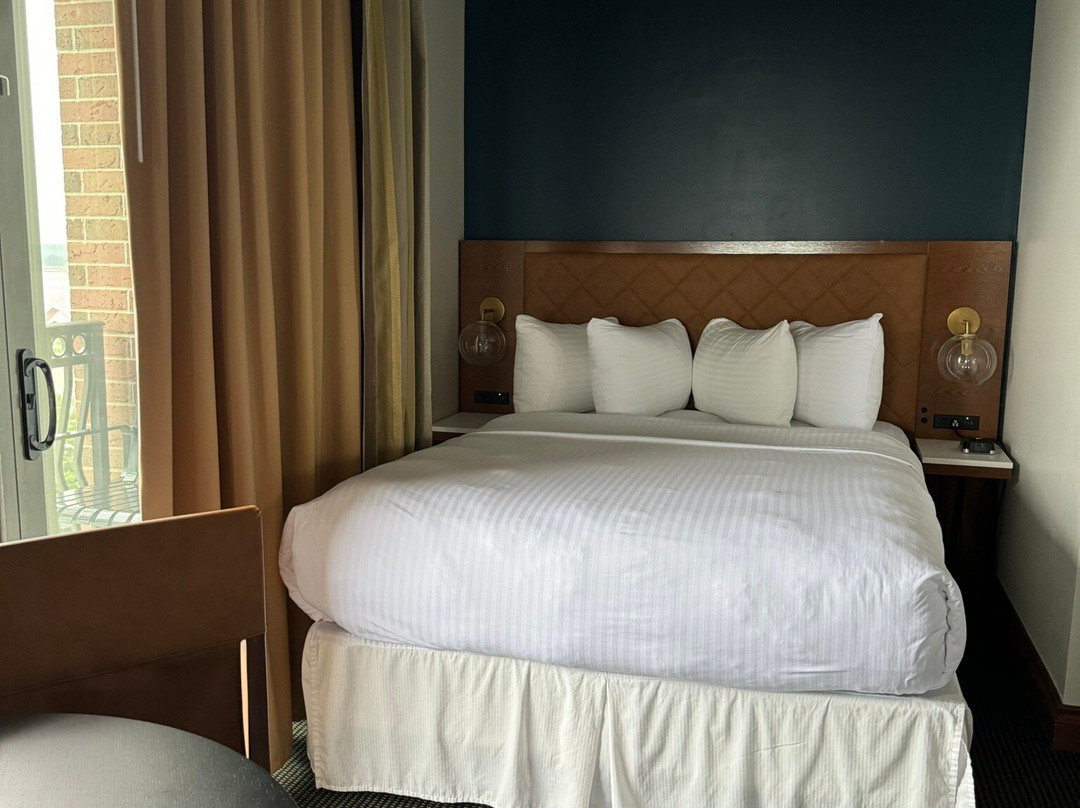 Shoreline Inn & Conference Center, Ascend Hotel Collection主图