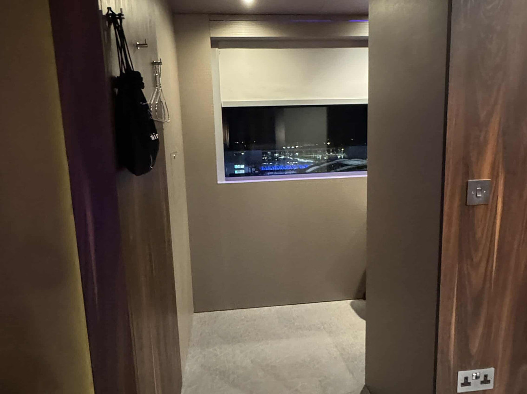 Bloc Hotel London Gatwick Airport主图