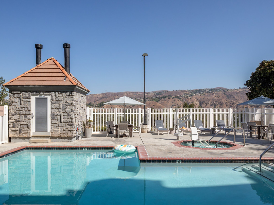 约巴林达艾瑞斯套房酒店主图