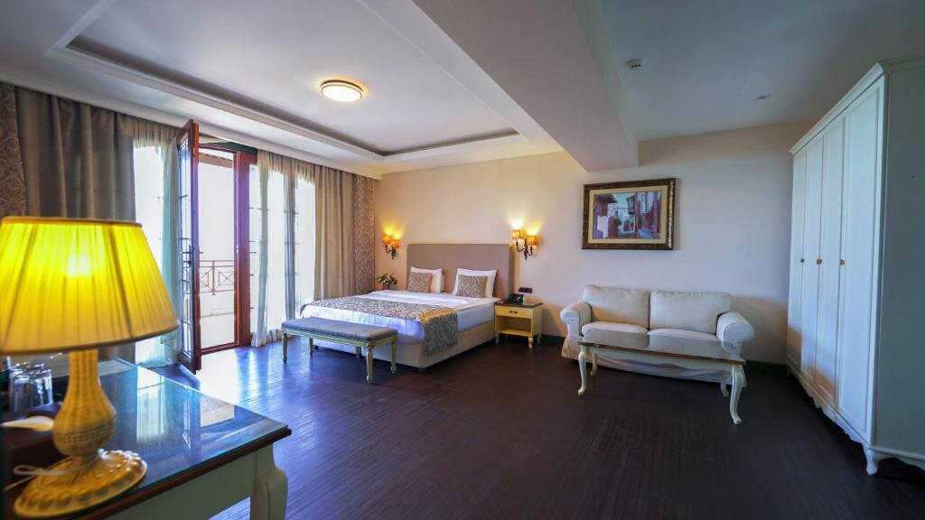 Sapphire Marine Hotel主图