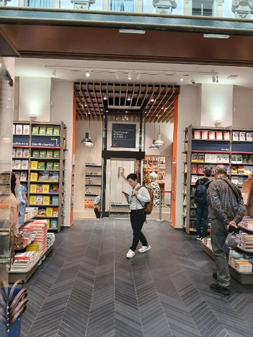 Rizzoli Galleria-米兰必去景点