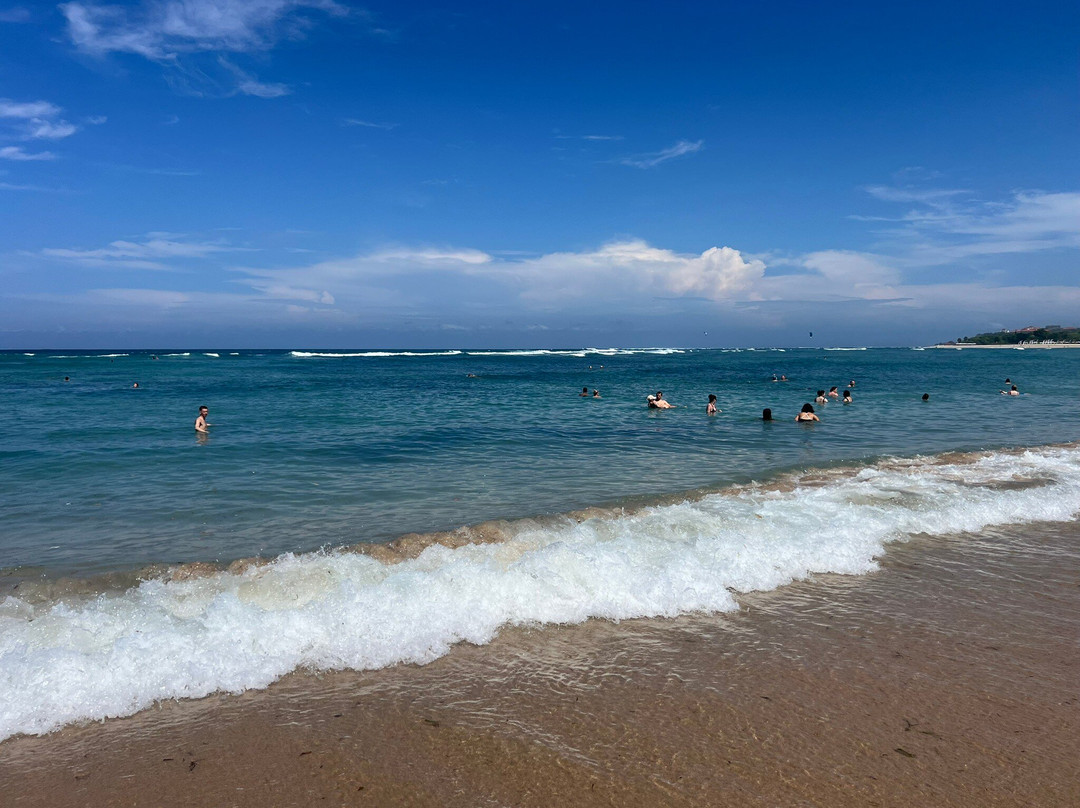 Mengiat Beach景点图片