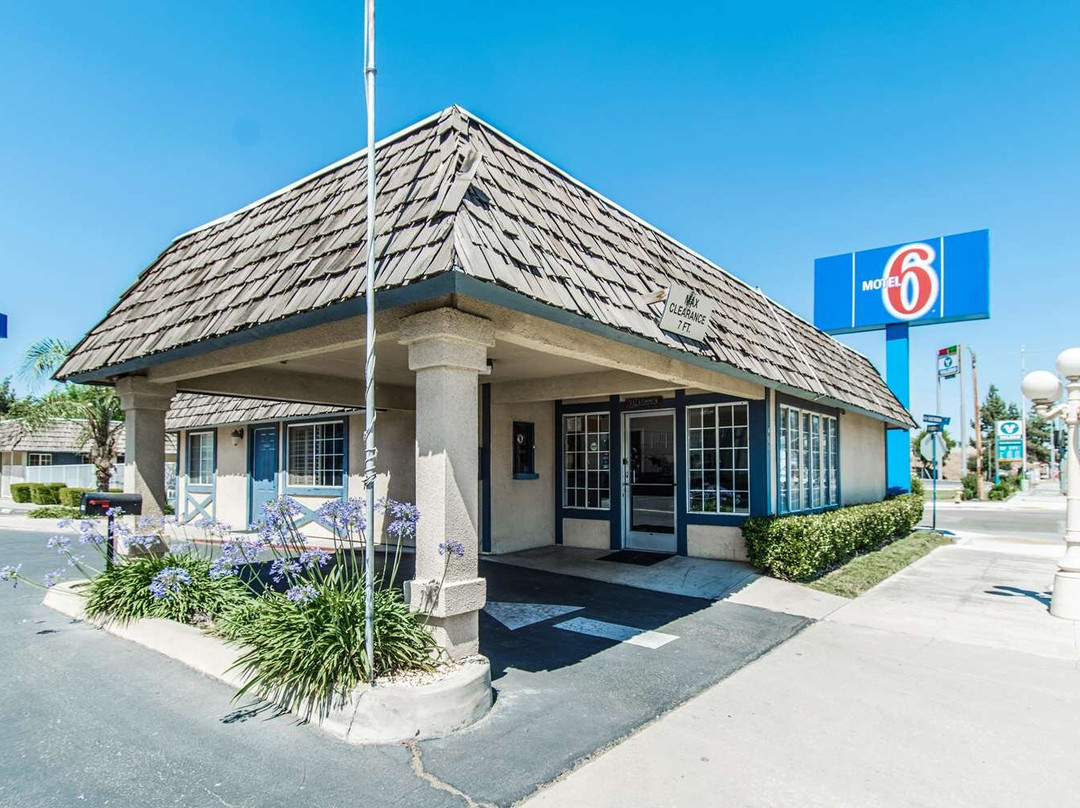 Motel 6 Kingsburg, CA