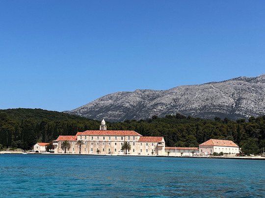 Fishing Boat Together-科尔丘拉镇必去景点