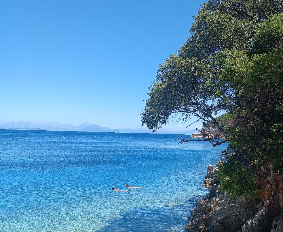 Paralía Fríkes-Frikes必去景点