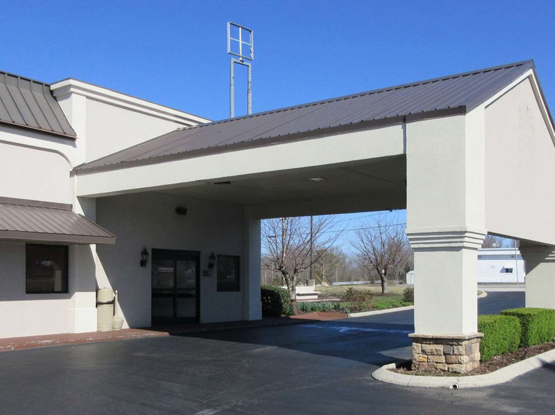 Econo Lodge Inn & Suites