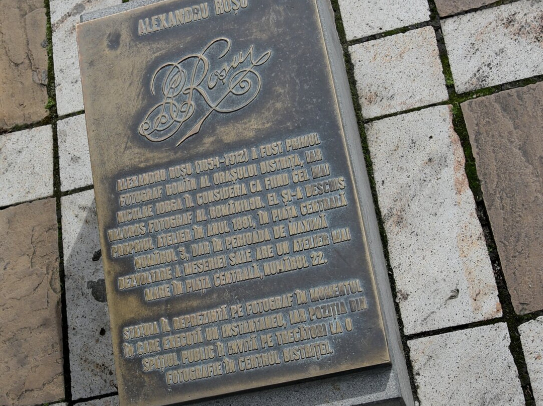 Statue En Bronze Du Photographe Alexandru Rosu À Bistrita-Bistrita必去景点