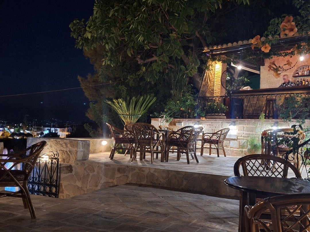 Cave Bar-卡拉马其必去景点