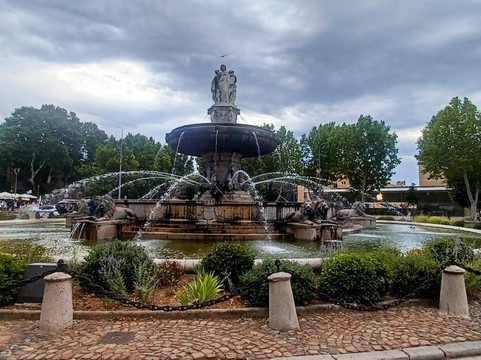 Fontaine de La Rotonde-普罗旺斯必去景点